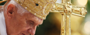 Viene Benedicto como el Becerro de Oro